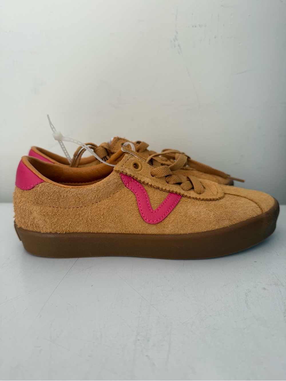Vans Unisex Tan Suede Sneakers with Pink Accent size men’s 3.5 and women’s 5
